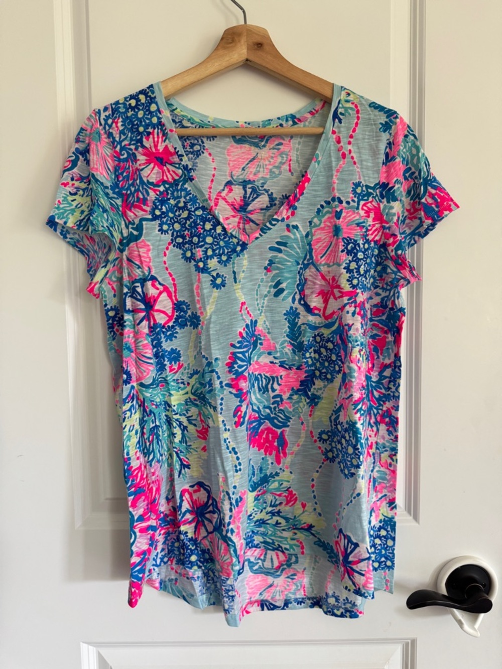 Lilly Pulitzer Vibrant Floral short sleeve V-Neck Women's Top